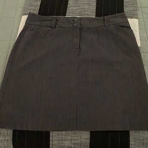 Talbots cotton skirt, size 18, striped blue, zipper & button front with pockets.